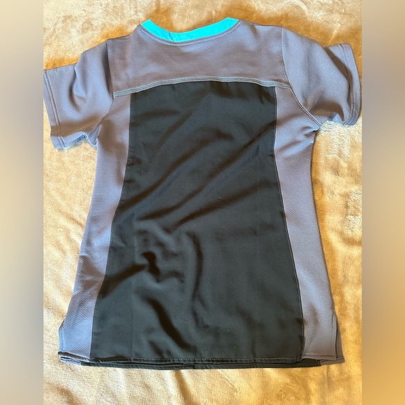 Scrub top carhartt - Picture 3 of 3